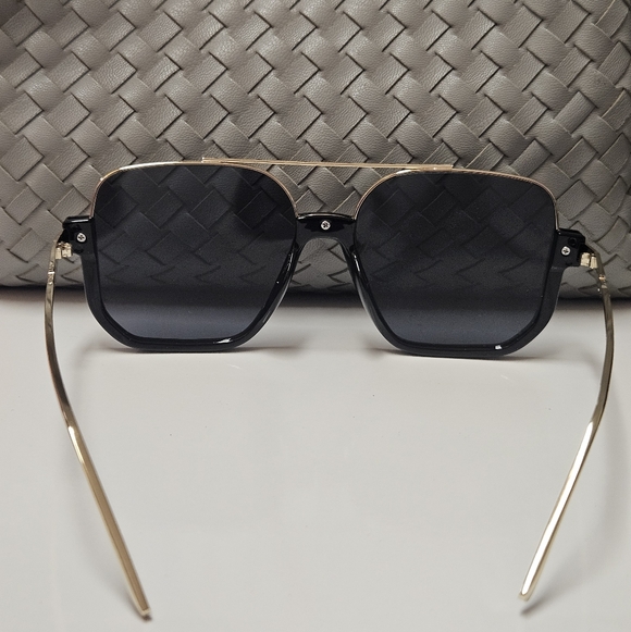 NEW Retro Oversized Sunglasses | Black & Gold | Semi Rimless - Black Tint Lenses - Picture 6 of 9
